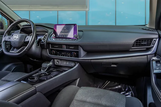 2025 Nissan Rogue SV, photo 12