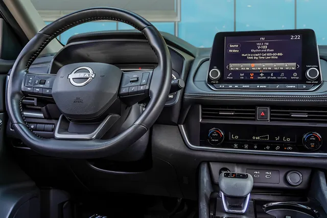2025 Nissan Rogue SV, photo 13