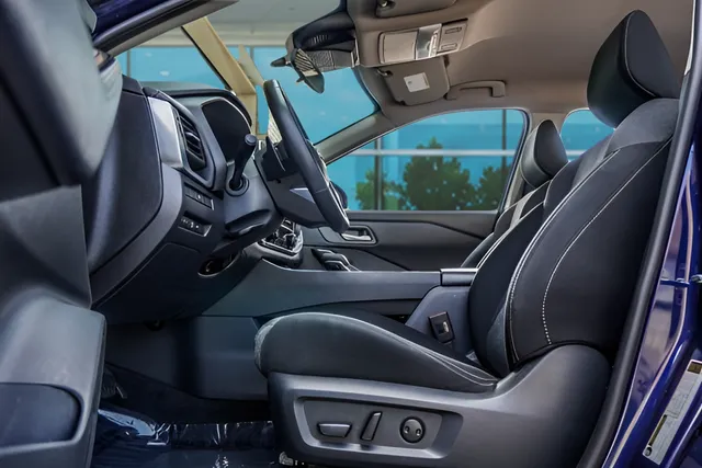 2025 Nissan Rogue SV, photo 28