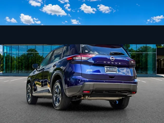 2025 Nissan Rogue SV, photo 4