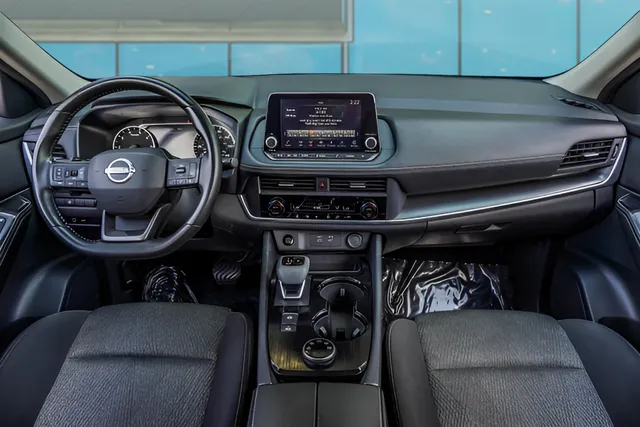 2025 Nissan Rogue SV, photo 10
