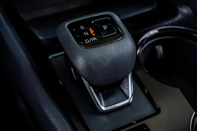 2025 Nissan Rogue SV, photo 16