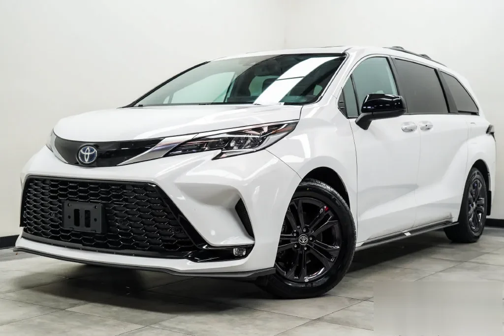 2024 Toyota Sienna XSE, photo 1