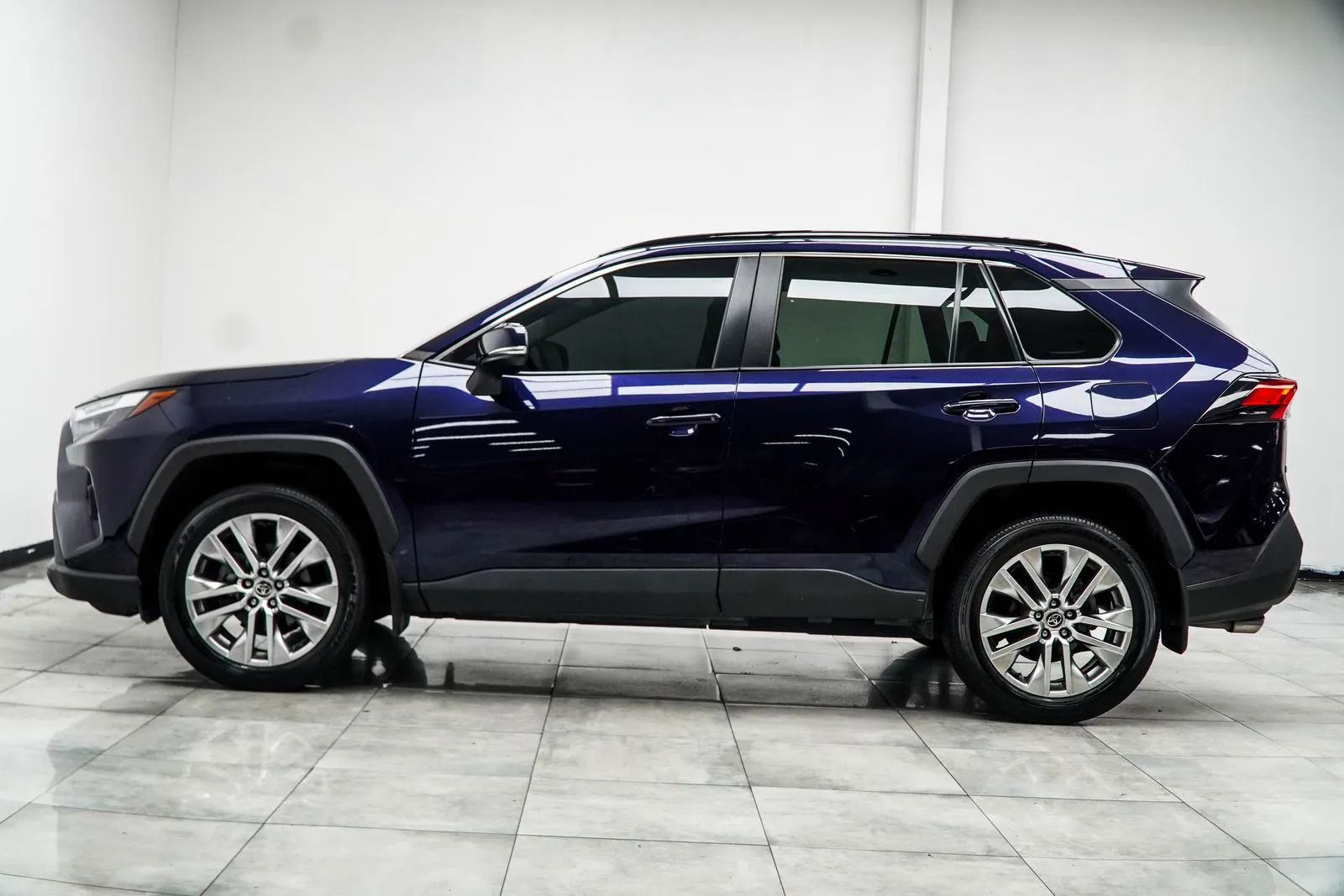 2024 Toyota RAV4 XLE Premium, photo 8