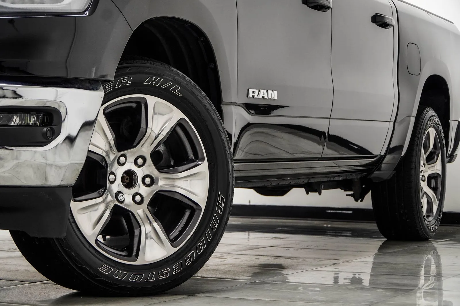 2023 Ram 1500 Laramie, photo 2
