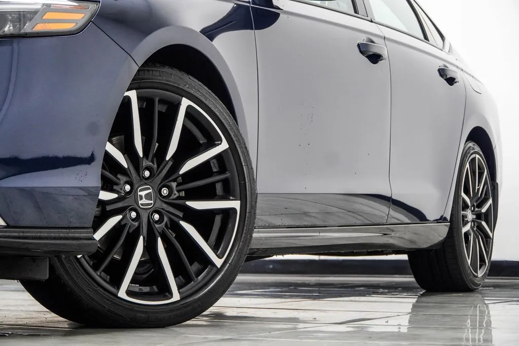 2023 Honda Accord Hybrid Touring, photo 2