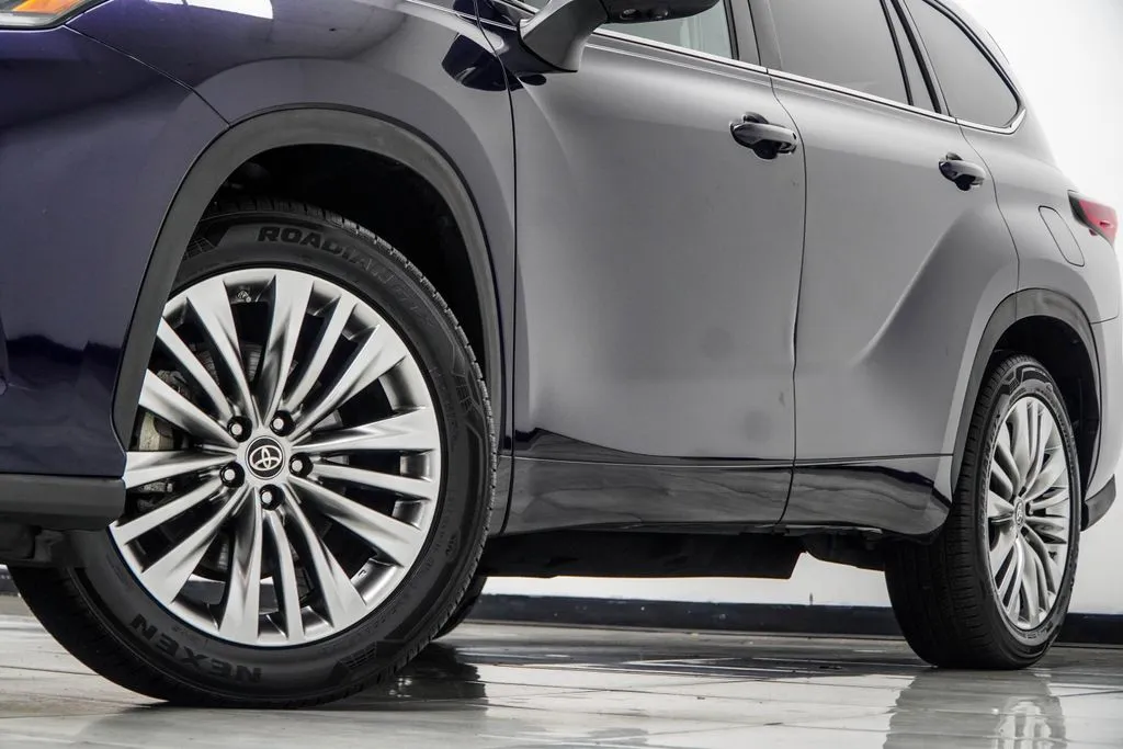 2023 Toyota Highlander Platinum, photo 2
