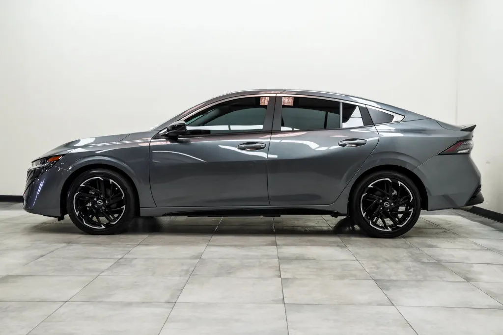 2026 Nissan Sentra SR, photo 9