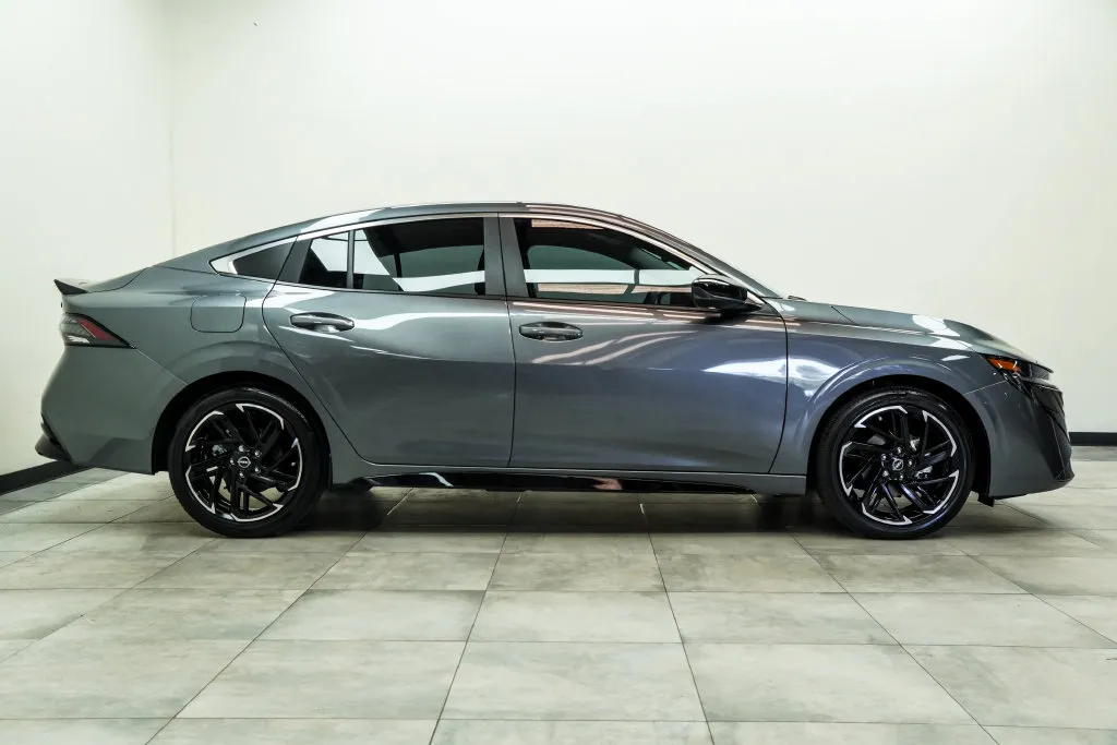 2026 Nissan Sentra SR, photo 6
