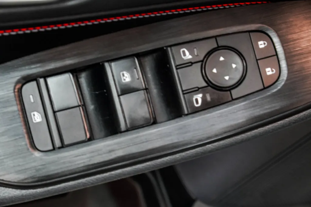 2026 Nissan Sentra SR, photo 37