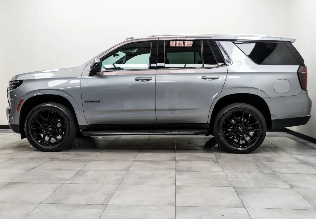 2025 Chevrolet Tahoe LS, photo 8