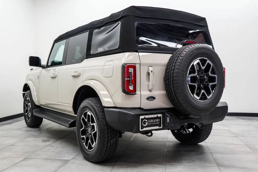 2025 Ford Bronco Outer Banks, photo 11