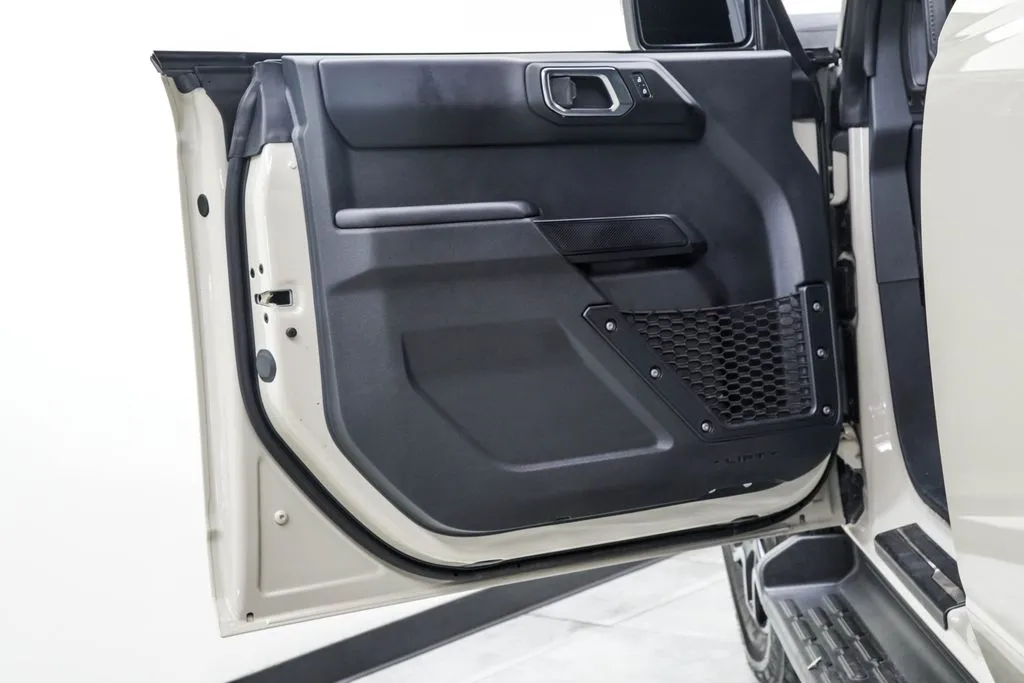 2025 Ford Bronco Outer Banks, photo 37