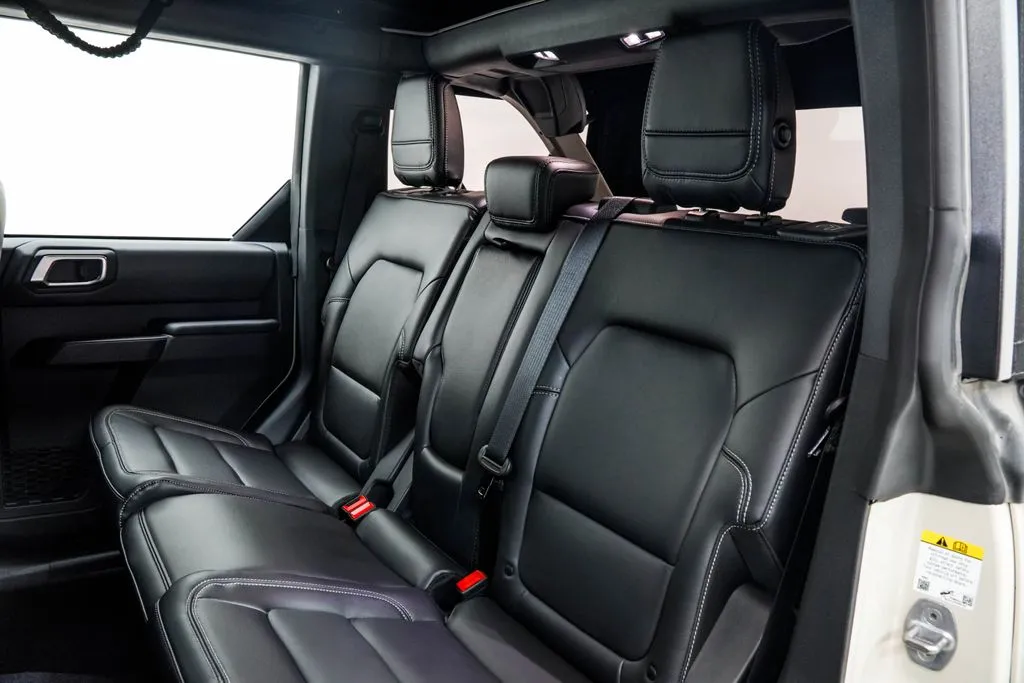 2025 Ford Bronco Outer Banks, photo 17