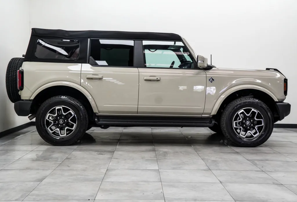 2025 Ford Bronco Outer Banks, photo 6