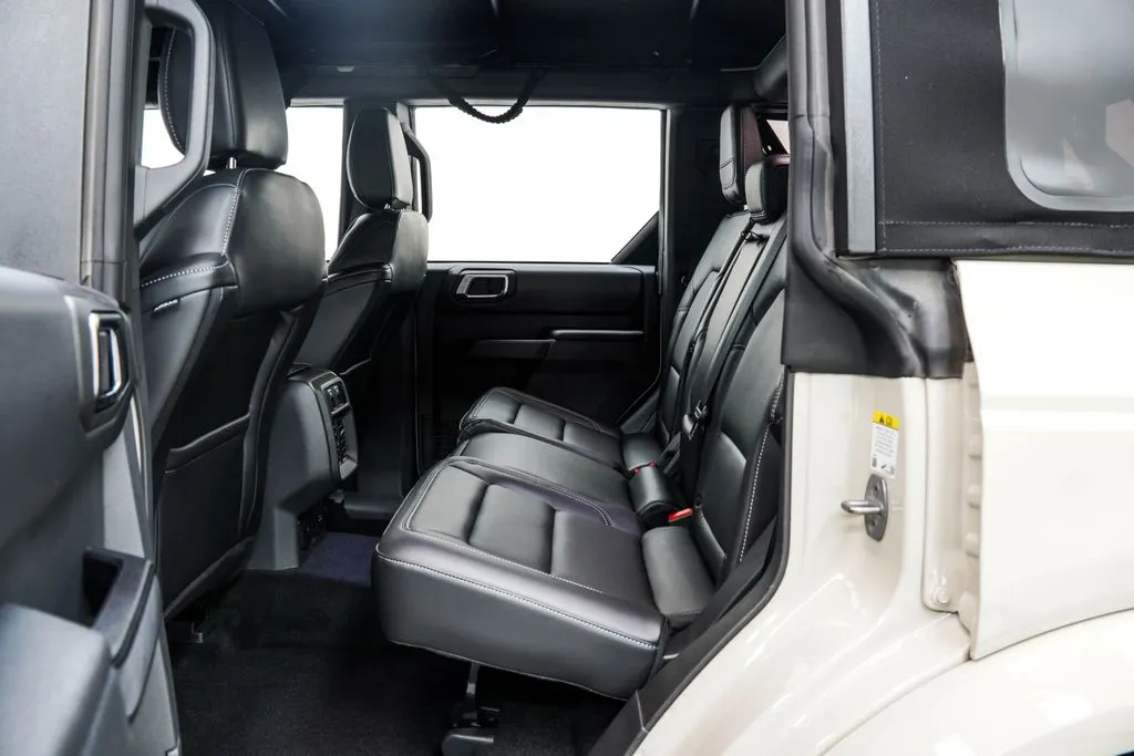 2025 Ford Bronco Outer Banks, photo 18