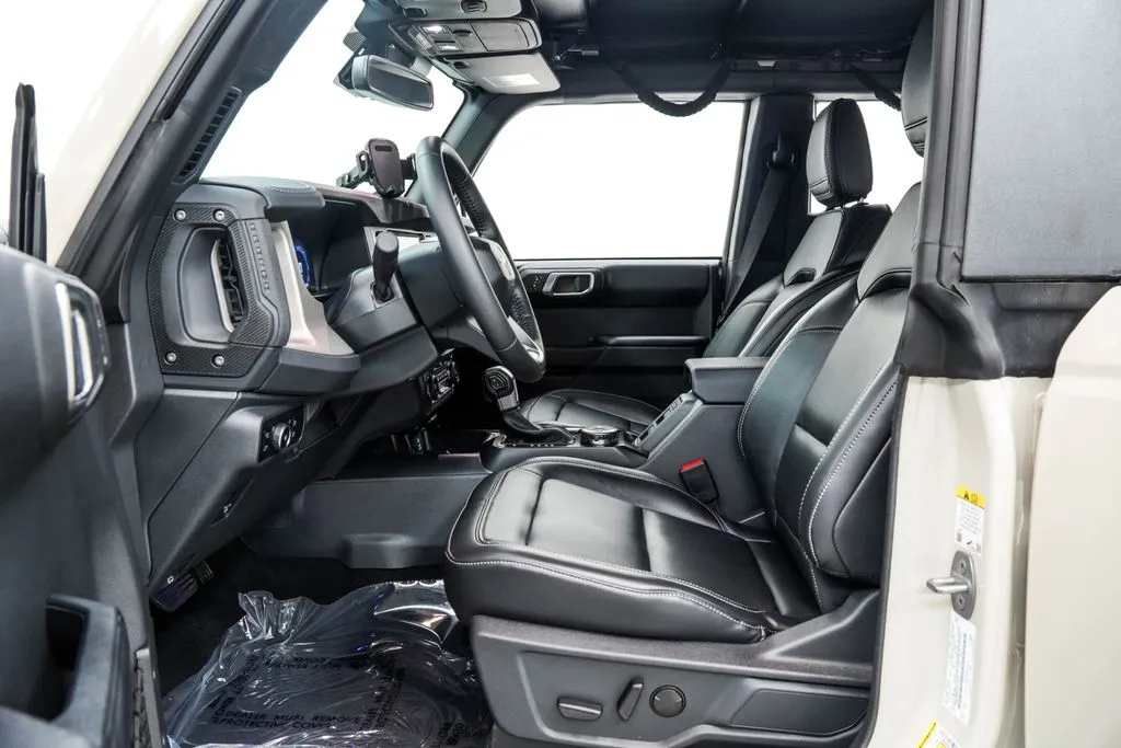 2025 Ford Bronco Outer Banks, photo 16