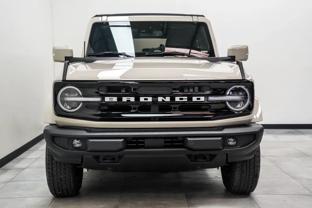 2025 Ford Bronco Outer Banks, photo 5