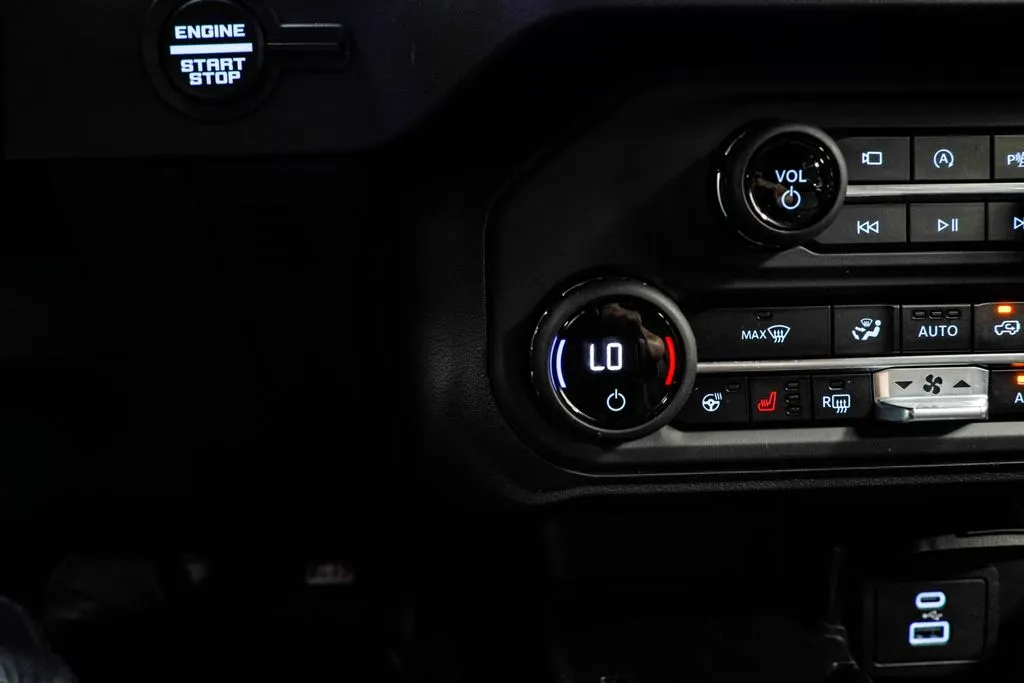 2025 Ford Bronco Outer Banks, photo 28