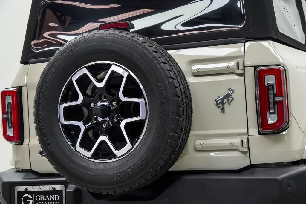 2025 Ford Bronco Outer Banks, photo 13