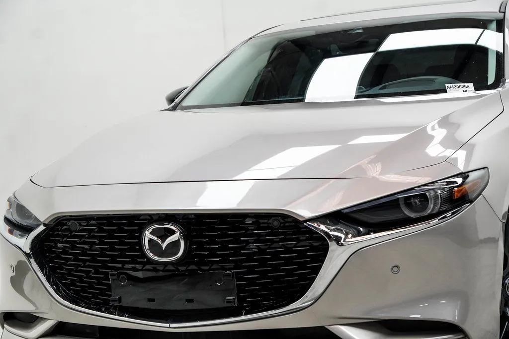 2022 Mazda Mazda3 Premium Plus, photo 2