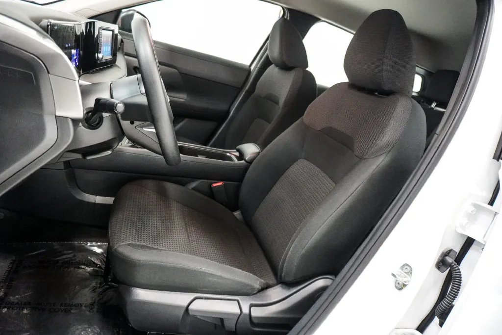 2025 Nissan Kicks S, photo 4