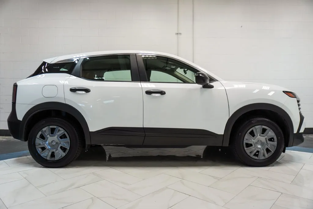 2025 Nissan Kicks S, photo 22