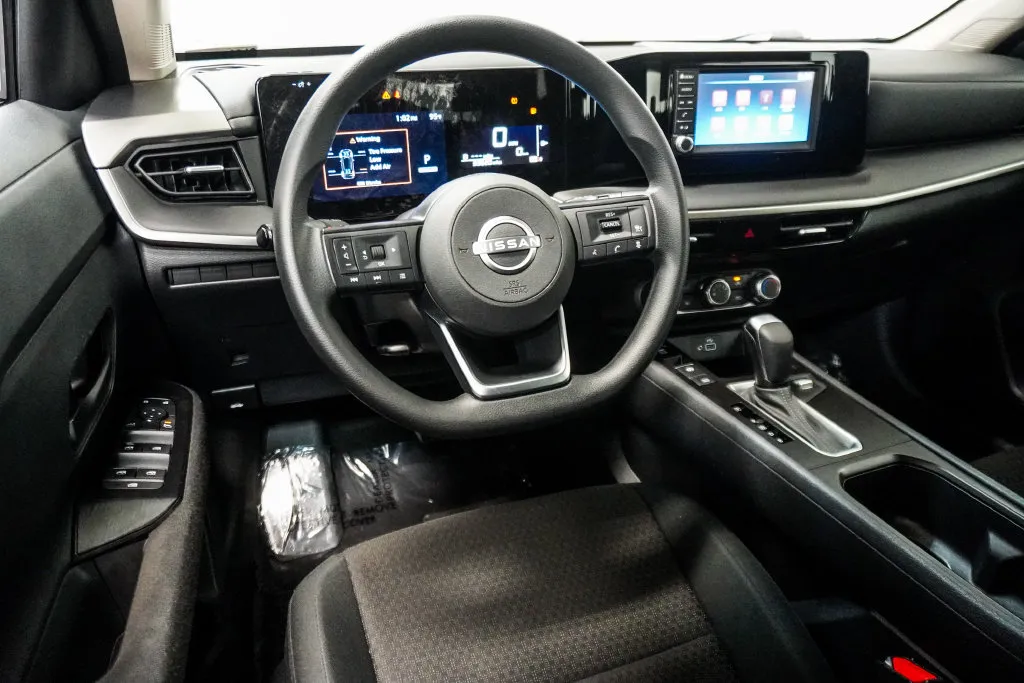 2025 Nissan Kicks S, photo 9
