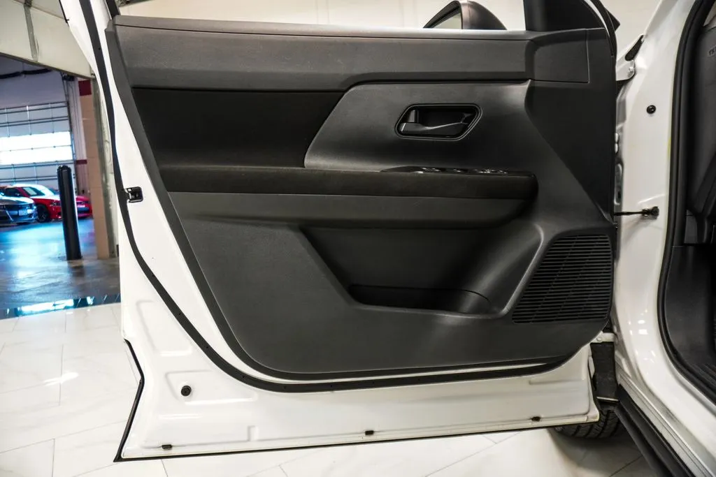 2025 Nissan Kicks S, photo 13