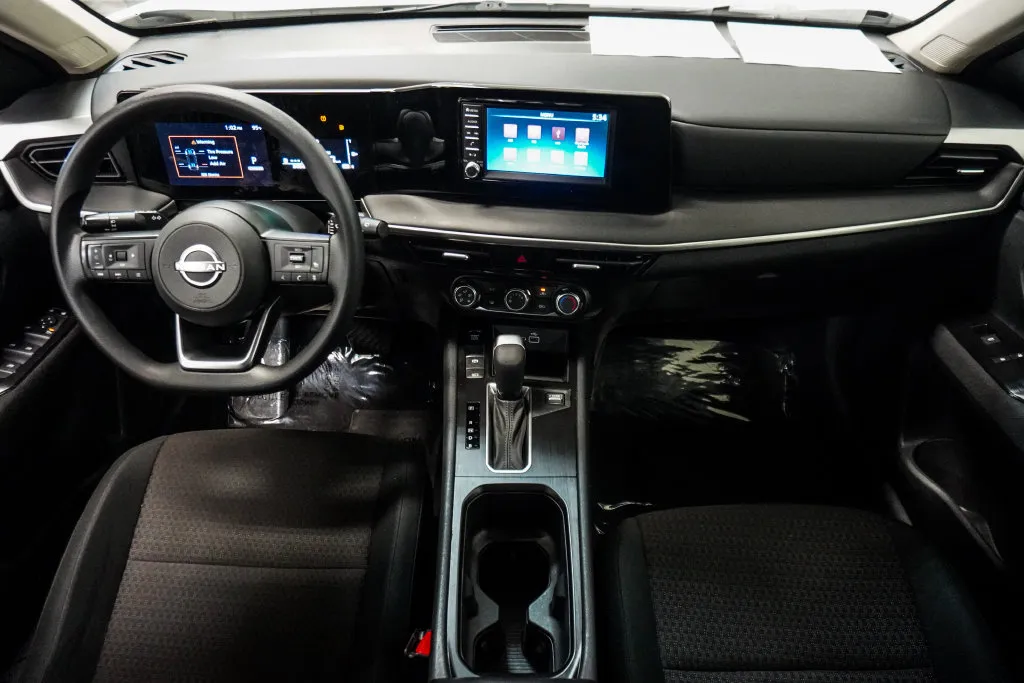 2025 Nissan Kicks S, photo 8