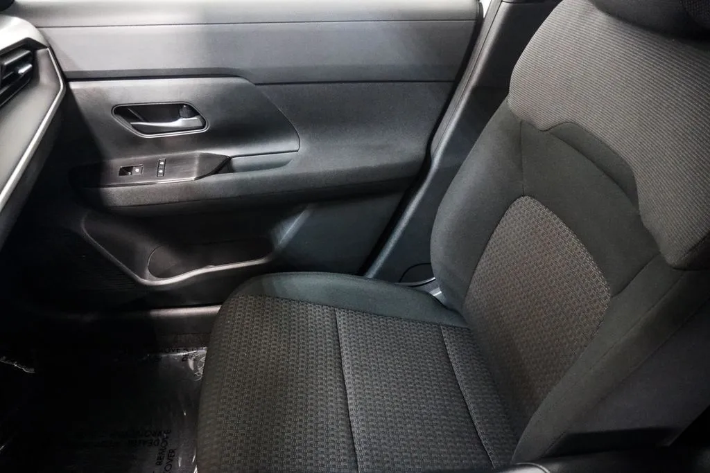 2025 Nissan Kicks S, photo 28
