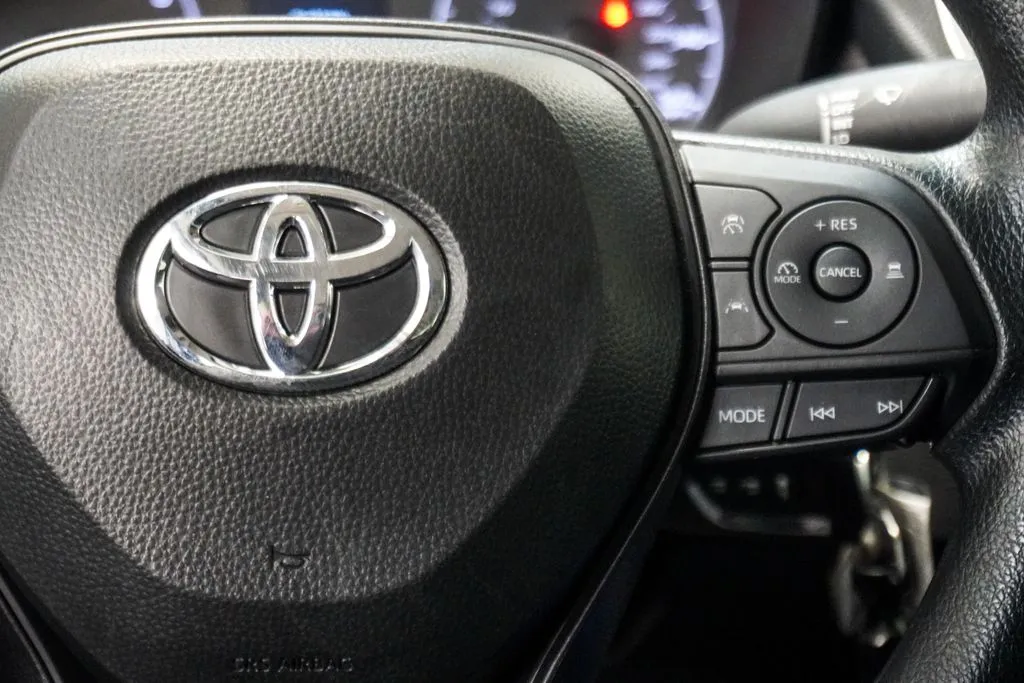 2025 Toyota Corolla LE, photo 10