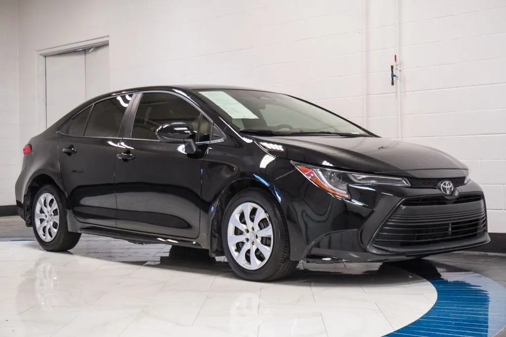 2025 Toyota Corolla LE, photo 3