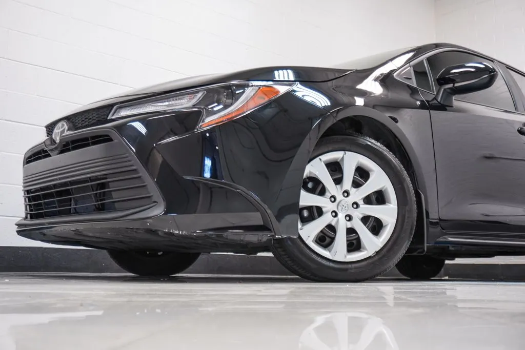 2025 Toyota Corolla LE, photo 1