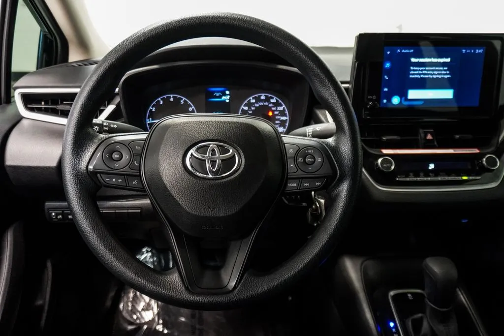 2025 Toyota Corolla LE, photo 9