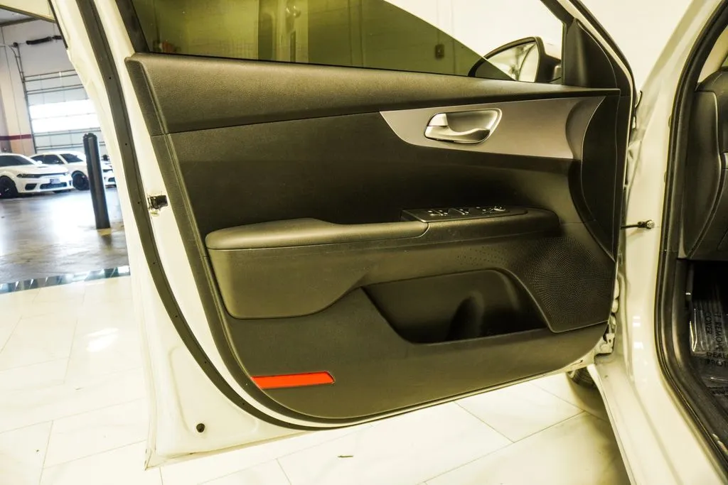 2024 Kia Forte LXS, photo 13