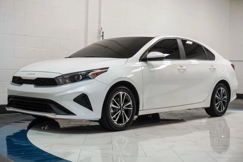 2024 Kia Forte LXS, photo 1