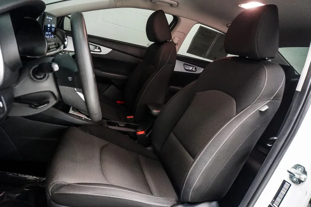 2024 Kia Forte LXS, photo 3
