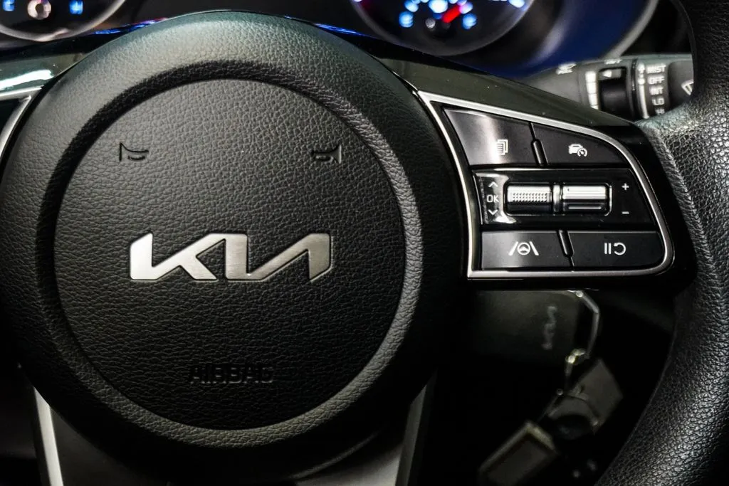2024 Kia Forte LXS, photo 9