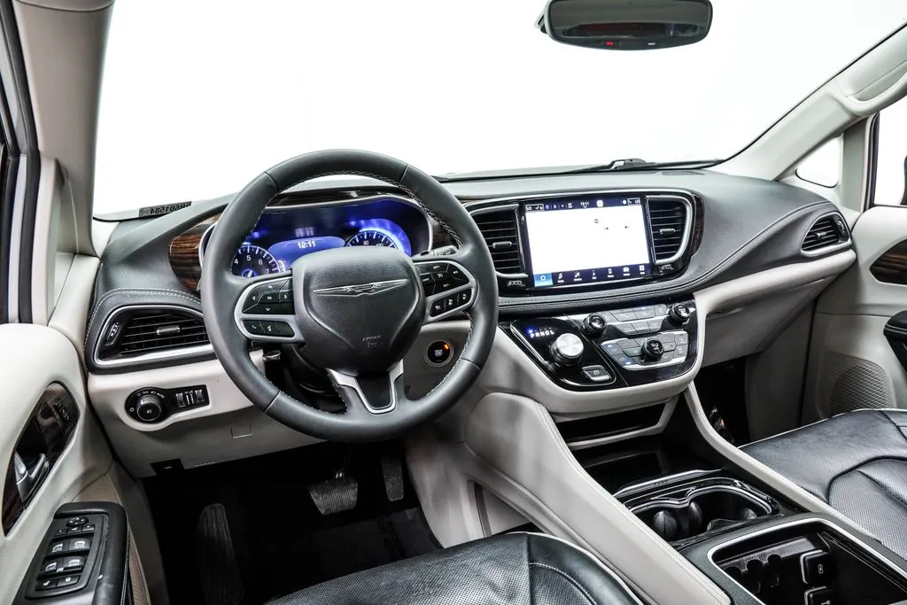 2023 Chrysler Pacifica Limited, photo 2