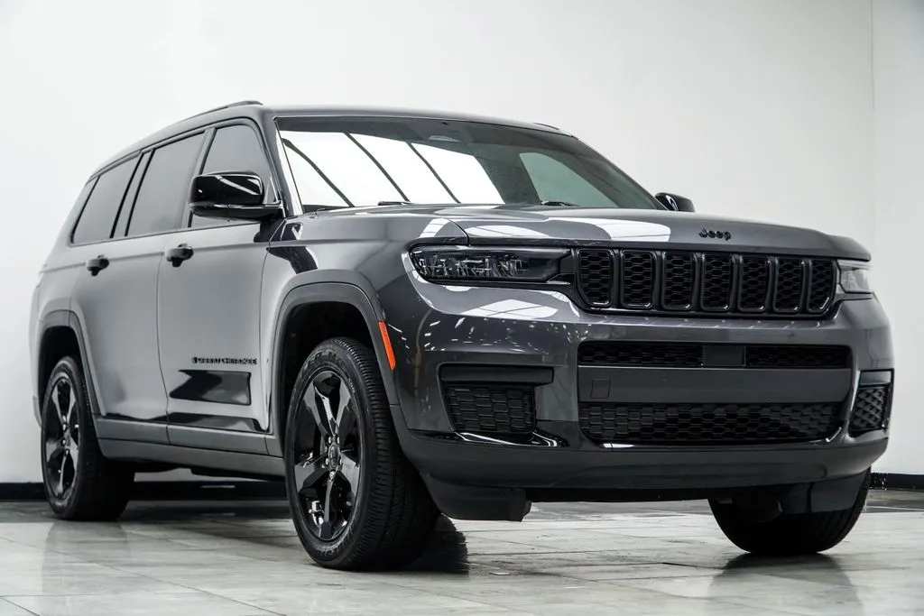 2023 Jeep Grand Cherokee L Altitude, photo 3