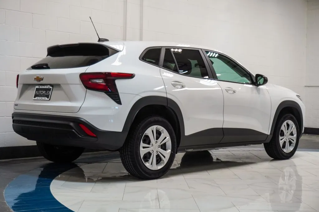 2025 Chevrolet Trax LS, photo 26