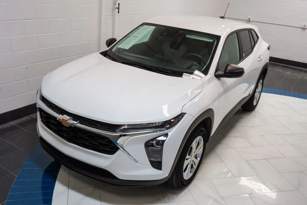 2025 Chevrolet Trax LS, photo 34