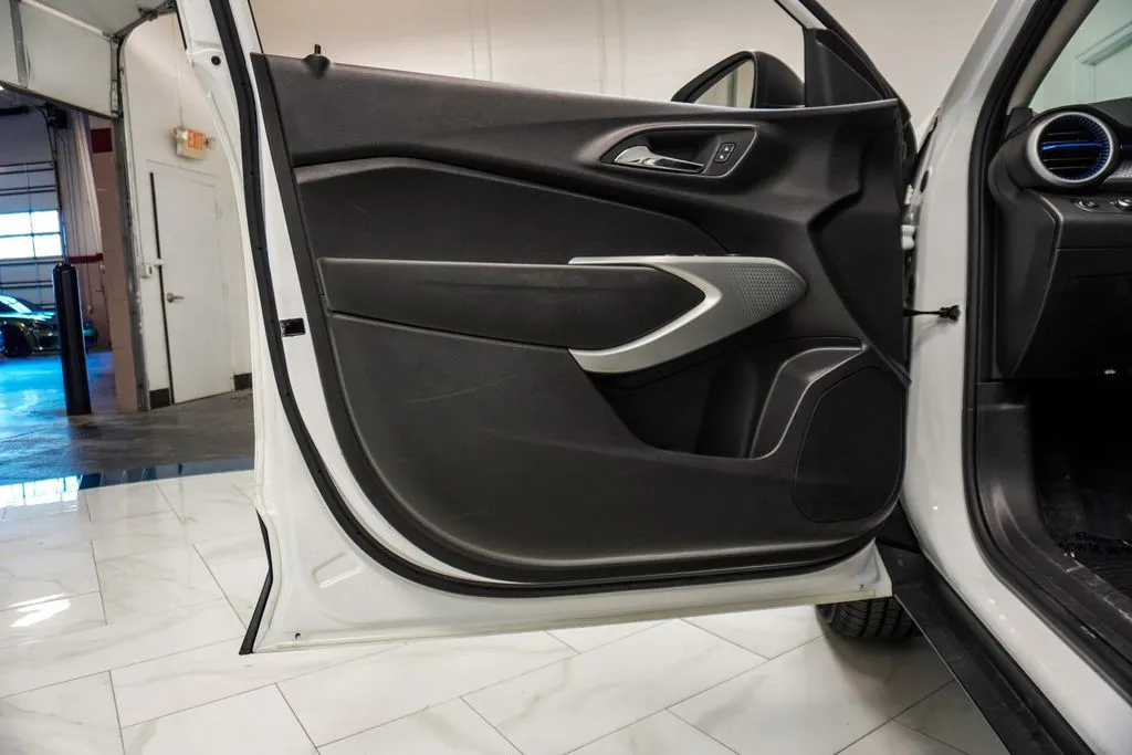 2025 Chevrolet Trax LS, photo 14