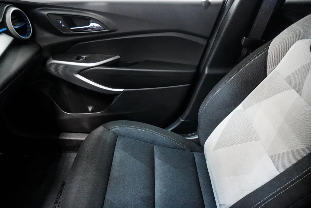 2025 Chevrolet Trax LS, photo 23