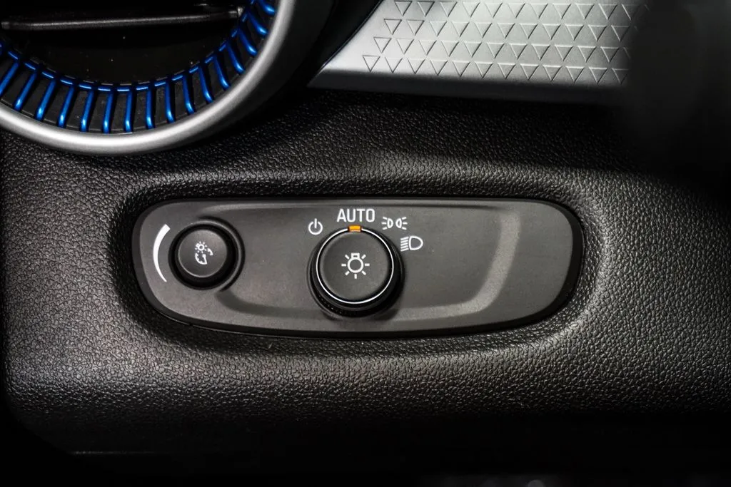 2025 Chevrolet Trax LS, photo 17