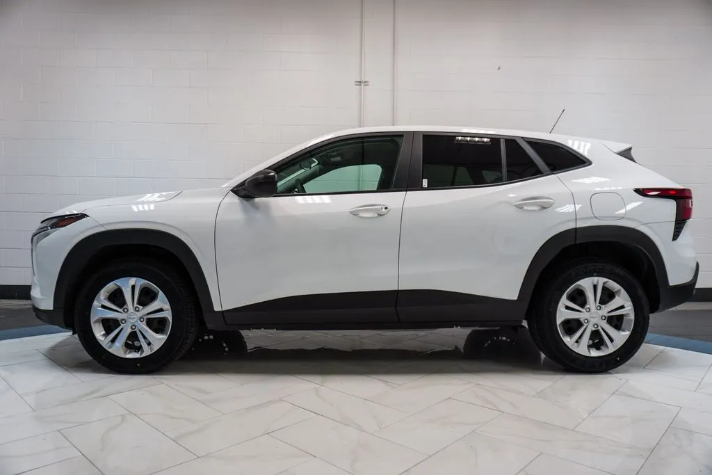 2025 Chevrolet Trax LS, photo 28