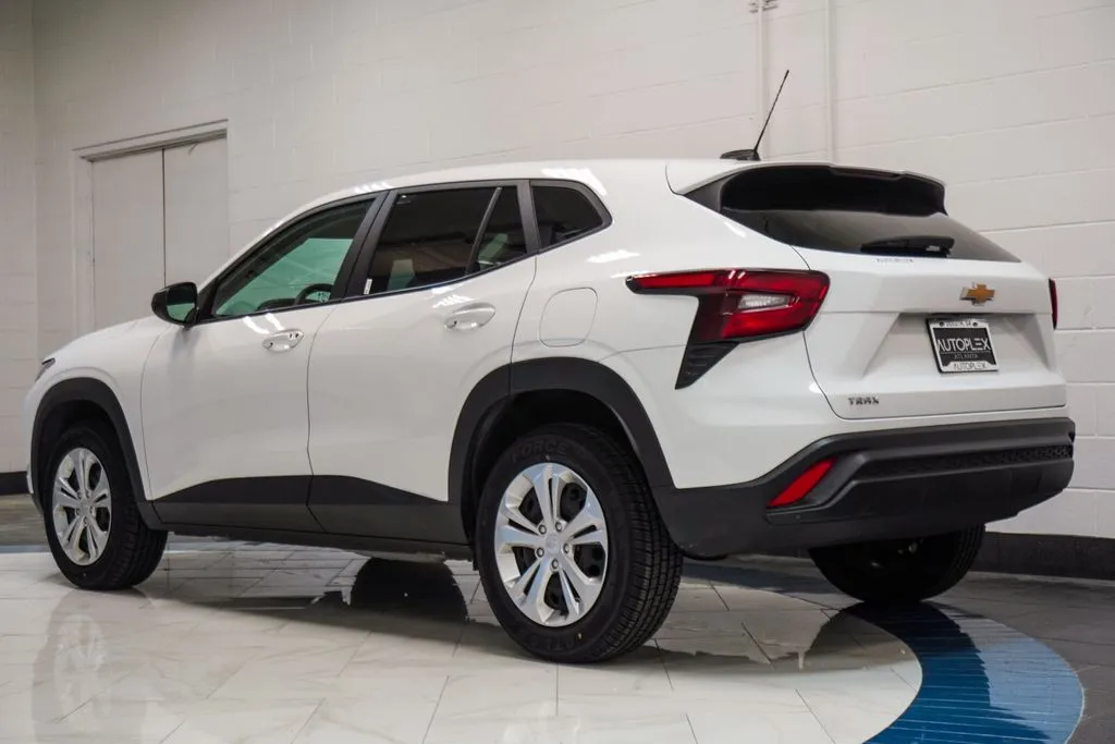 2025 Chevrolet Trax LS, photo 27