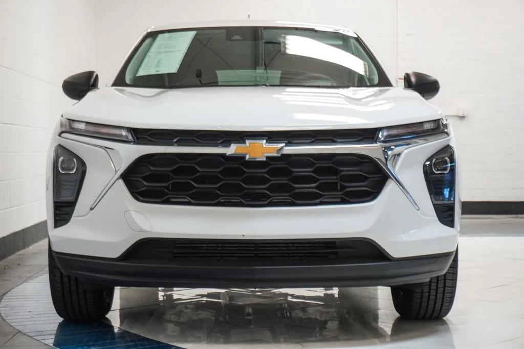 2025 Chevrolet Trax LS, photo 30