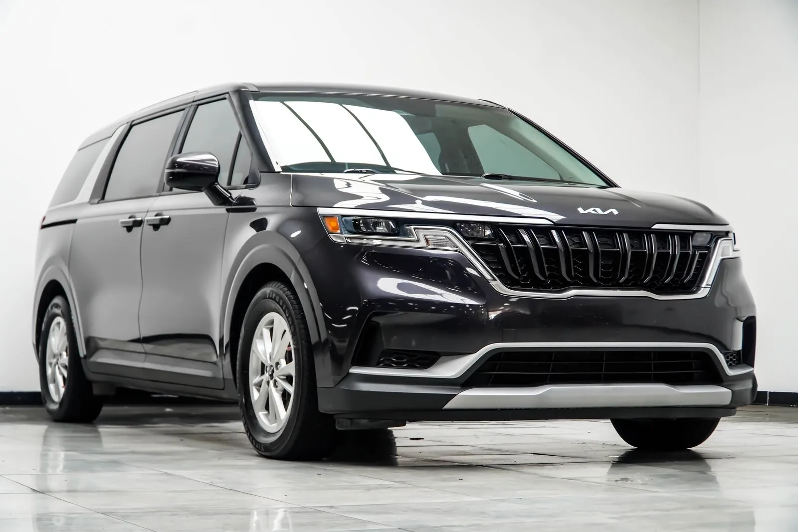 2023 Kia Carnival LX, photo 2